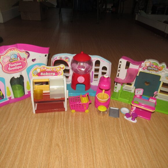 Shopkins Playsets Fashion Boutique Bakery Store Checkout Gumball Machine - Picture 1 of 8
